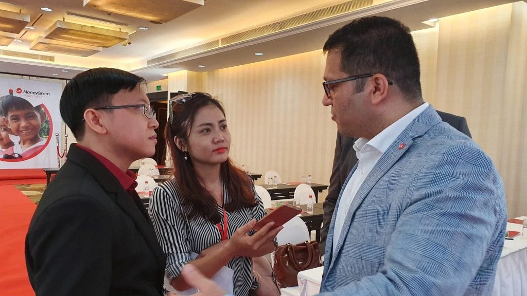 Local SEO Là Gì? Phủ Sóng Google Maps Kéo Khách Đến Tận Cửa Hàng 4 EZ Fast Tech Thiết kế website & phần mềm - Local SEO Là Gì? Phủ Sóng Google Maps Kéo Khách Đến Tận Cửa Hàng